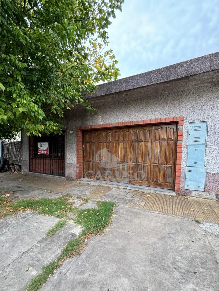 Casa PH al frente para reciclar en Bernal Oeste