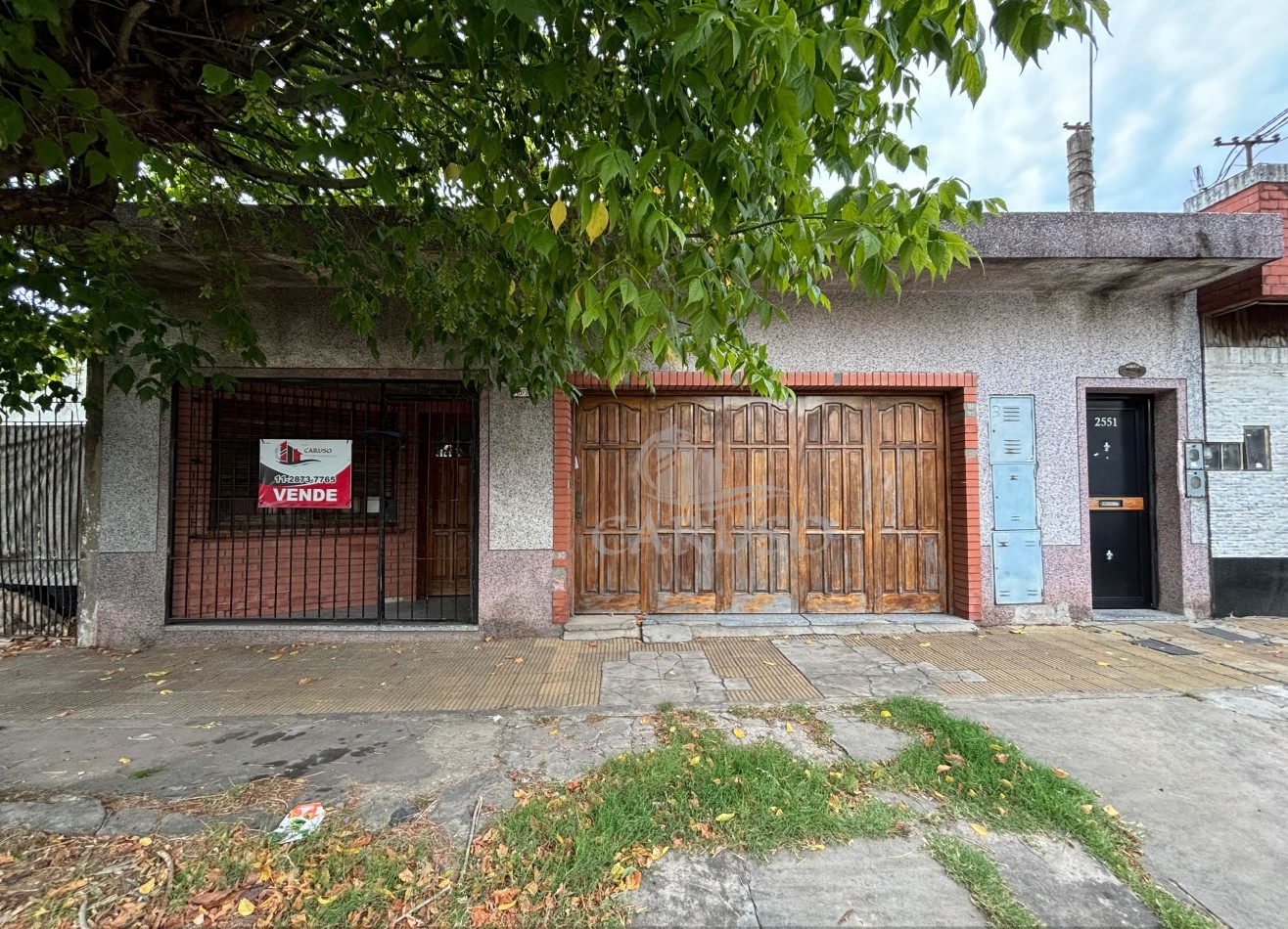 Casa PH al frente para reciclar en Bernal Oeste