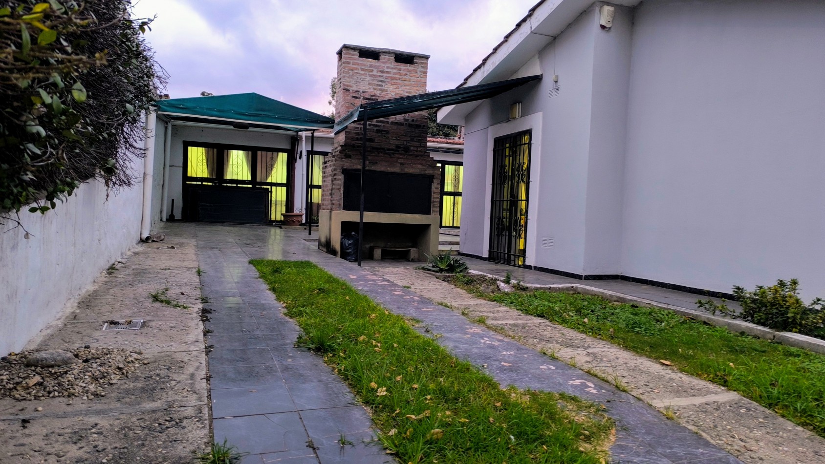 REBAJADA  casa de 3 dorm./ 2 baños-Villa Carlos Paz 