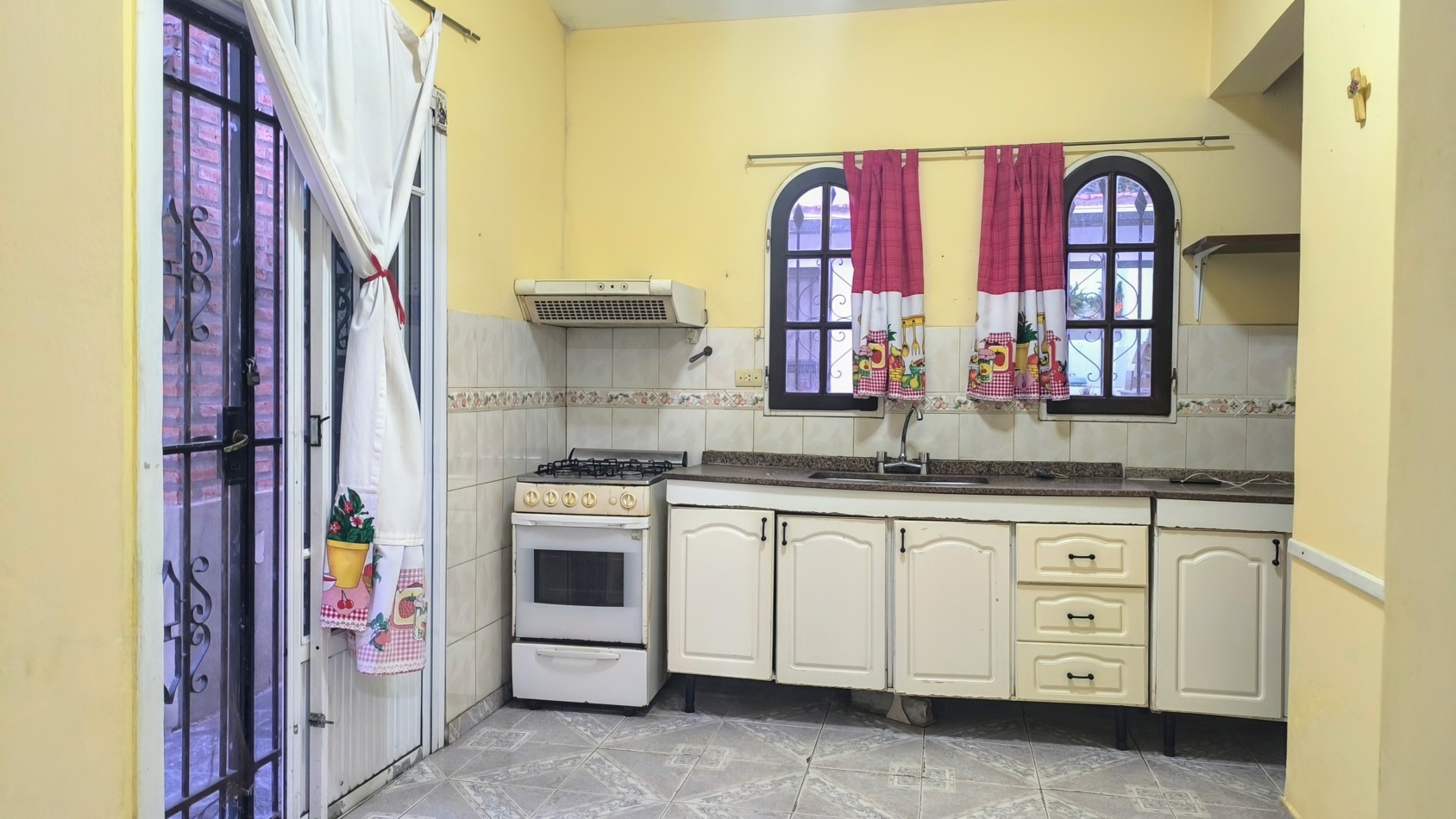 REBAJADA  casa de 3 dorm./ 2 baños-Villa Carlos Paz 