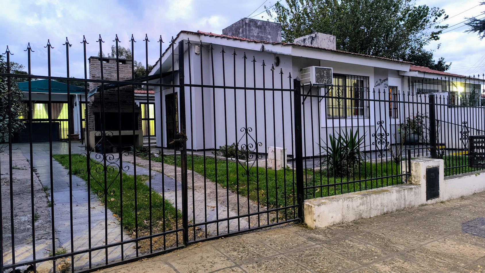 REBAJADA  casa de 3 dorm./ 2 baños-Villa Carlos Paz 