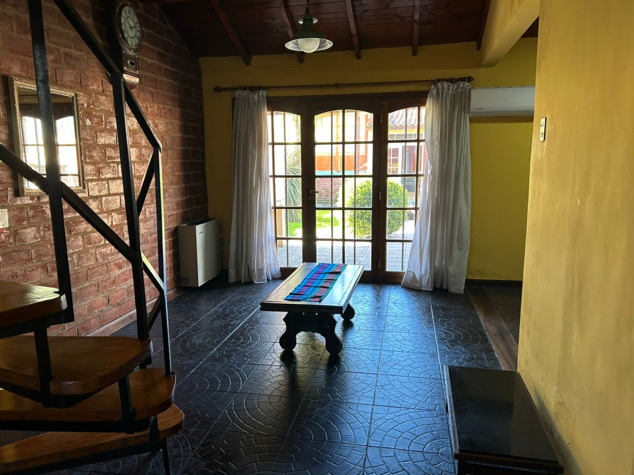 CASA 5 AMBIENTES CON PILETA CLIMATIZADA APTO CREDITO.