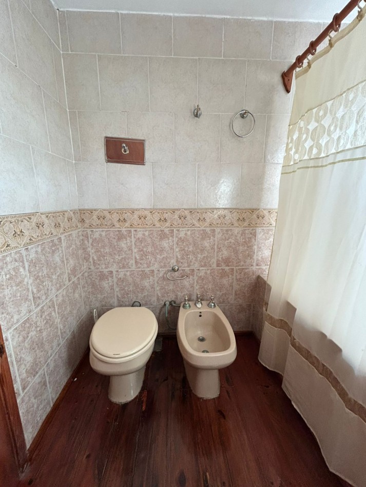 CASA 5 AMBIENTES CON PILETA CLIMATIZADA APTO CREDITO.