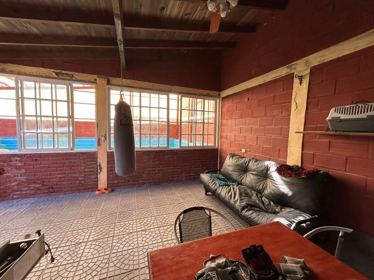 CASA 5 AMBIENTES CON PILETA CLIMATIZADA APTO CREDITO.