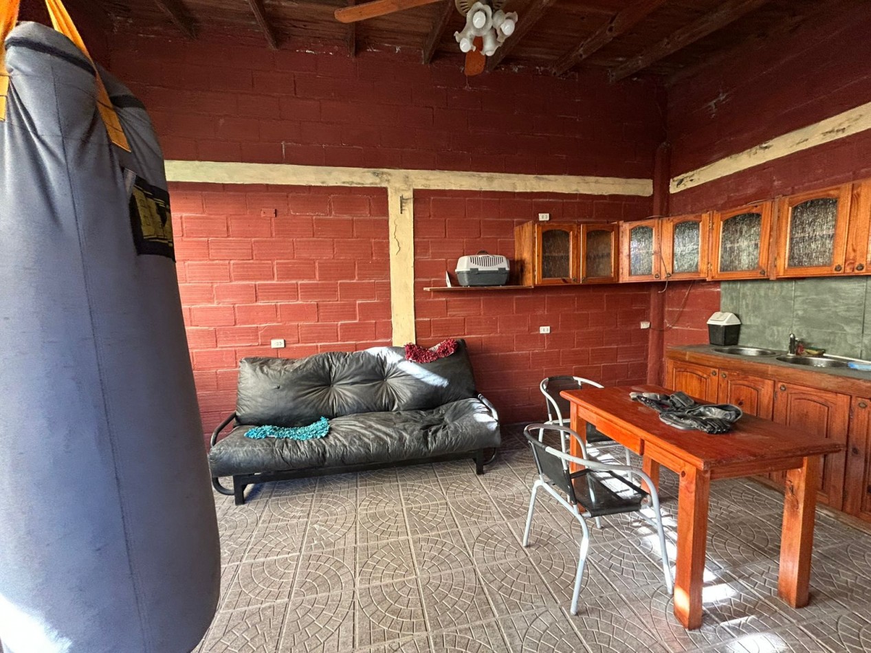 CASA 5 AMBIENTES CON PILETA CLIMATIZADA APTO CREDITO.