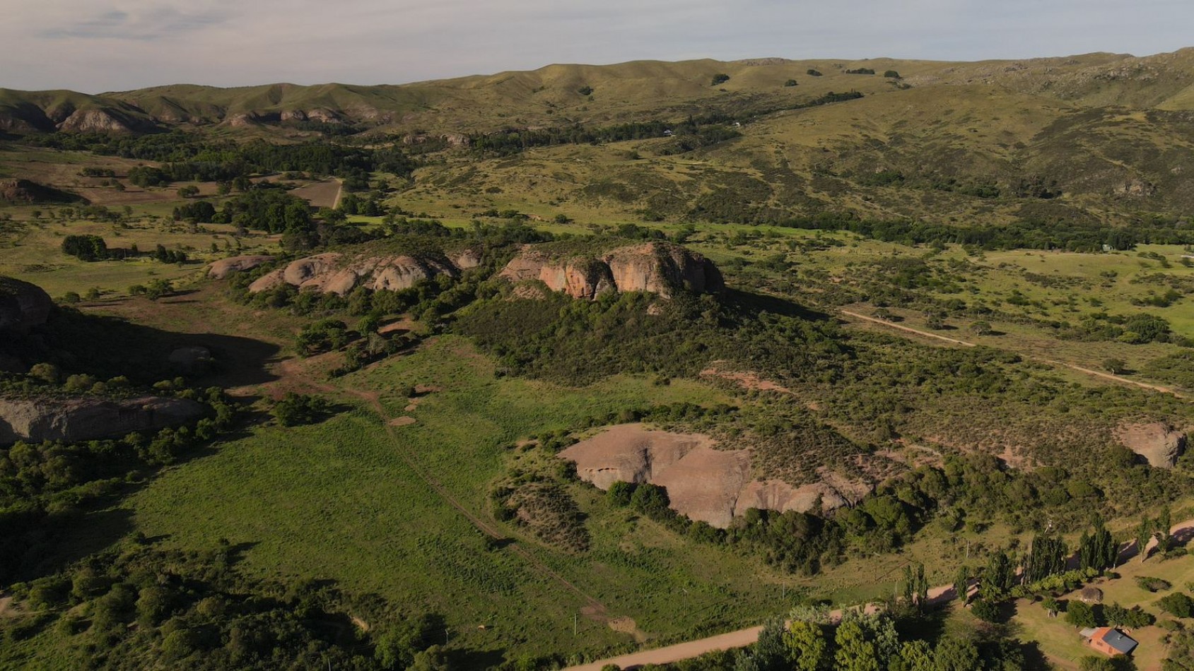 Se venden dos exclusivos terrenos en Ongamira, sobre Ruta 17. 