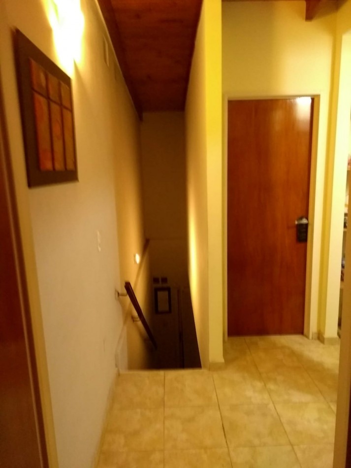 VENDO Hermosa Casa 2 Plantas Barrio Talleres Sur Av.Principal, Zona Comercial Cordoba capital 