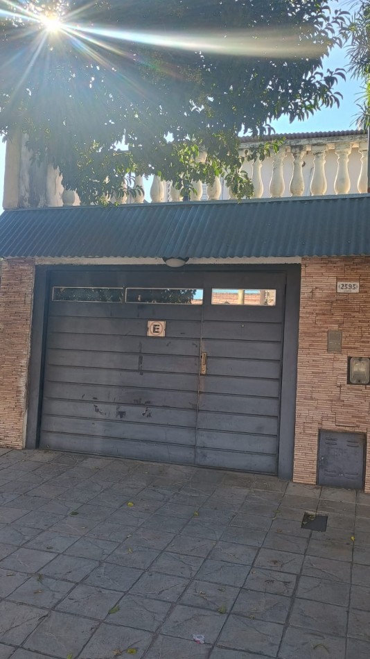 VENDO Hermosa Casa 2 Plantas Barrio Talleres Sur Av.Principal, Zona Comercial Cordoba capital 