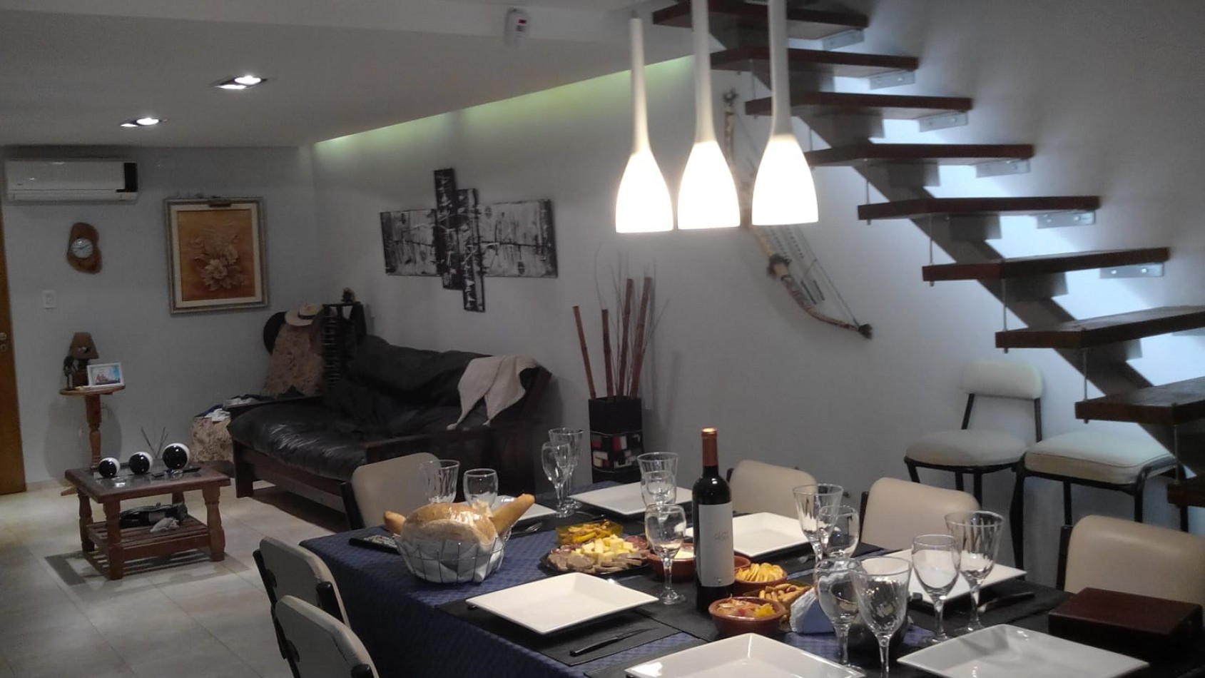 VENDO Hermosa Casa 2 Plantas Barrio Talleres Sur Av.Principal, Zona Comercial Cordoba capital 