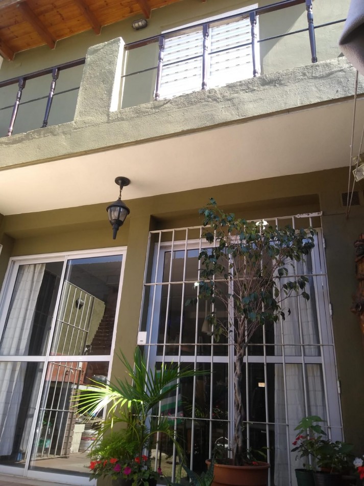 VENDO Hermosa Casa 2 Plantas Barrio Talleres Sur Av.Principal, Zona Comercial Cordoba capital 