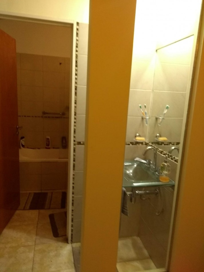 VENDO Hermosa Casa 2 Plantas Barrio Talleres Sur Av.Principal, Zona Comercial Cordoba capital 
