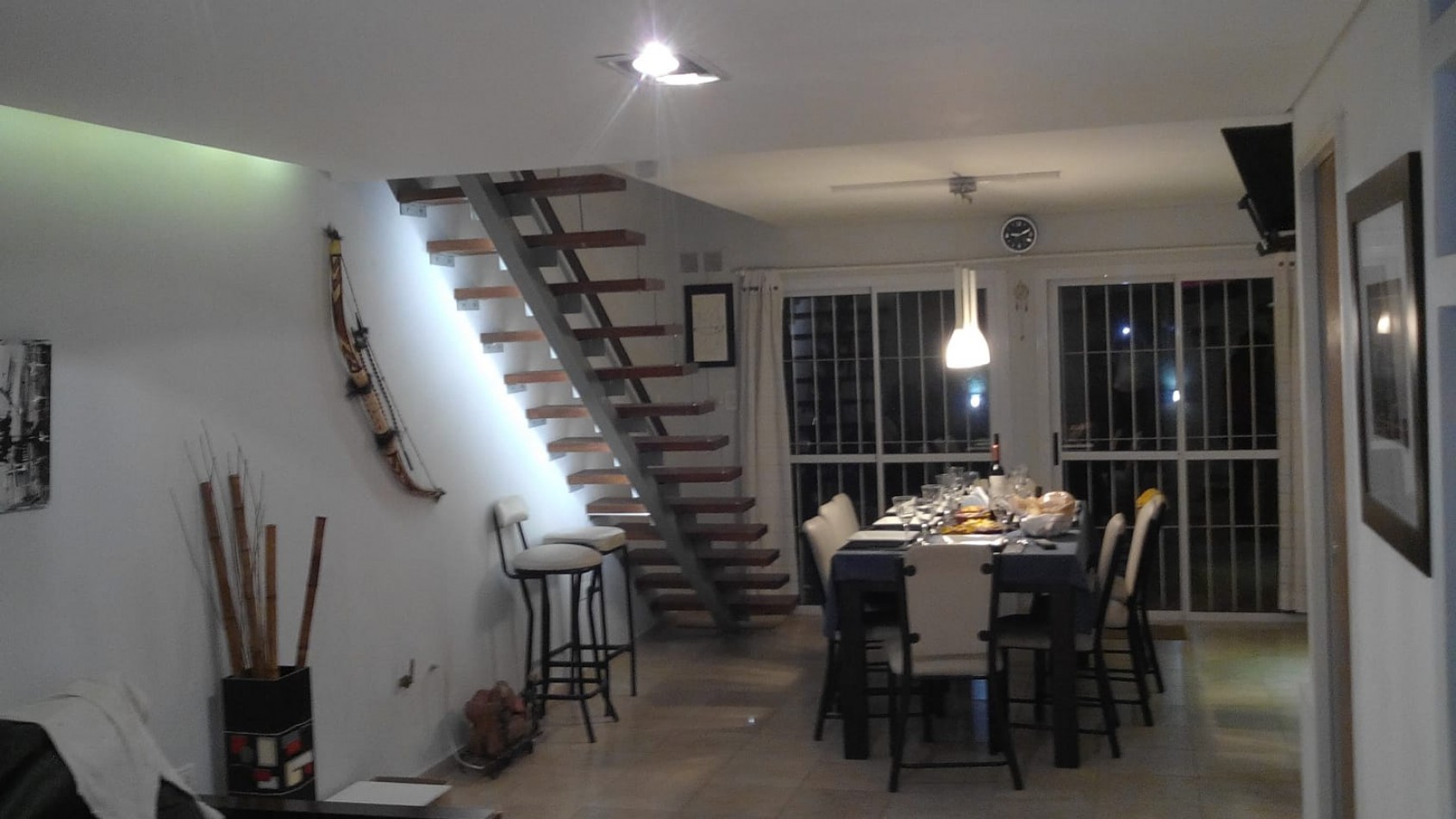 VENDO Hermosa Casa 2 Plantas Barrio Talleres Sur Av.Principal, Zona Comercial Cordoba capital 