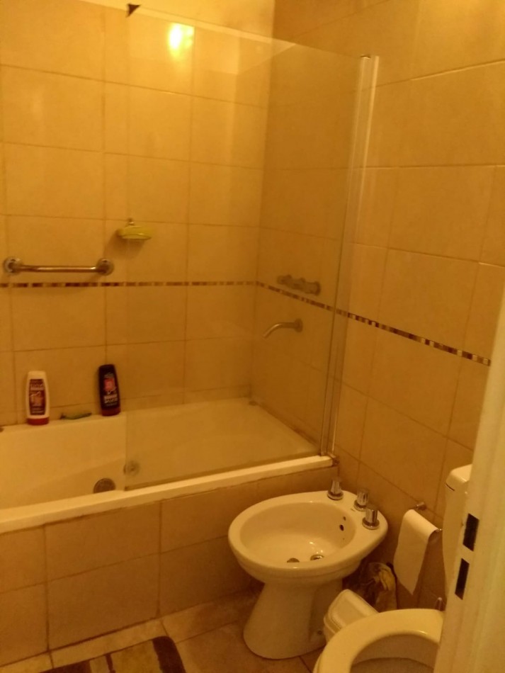 VENDO Hermosa Casa 2 Plantas Barrio Talleres Sur Av.Principal, Zona Comercial Cordoba capital 
