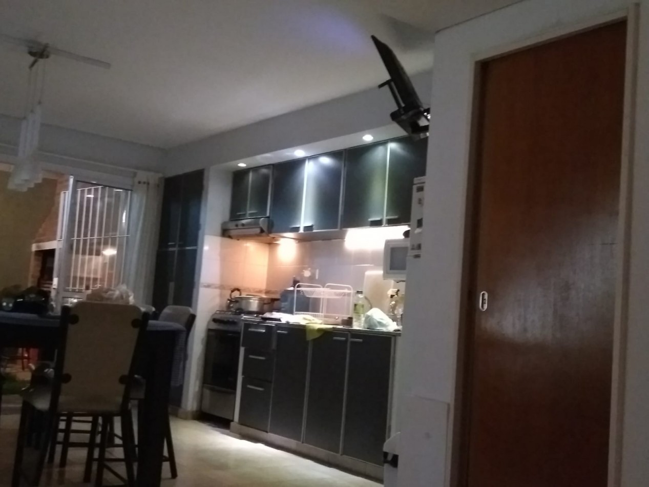 VENDO Hermosa Casa 2 Plantas Barrio Talleres Sur Av.Principal, Zona Comercial Cordoba capital 