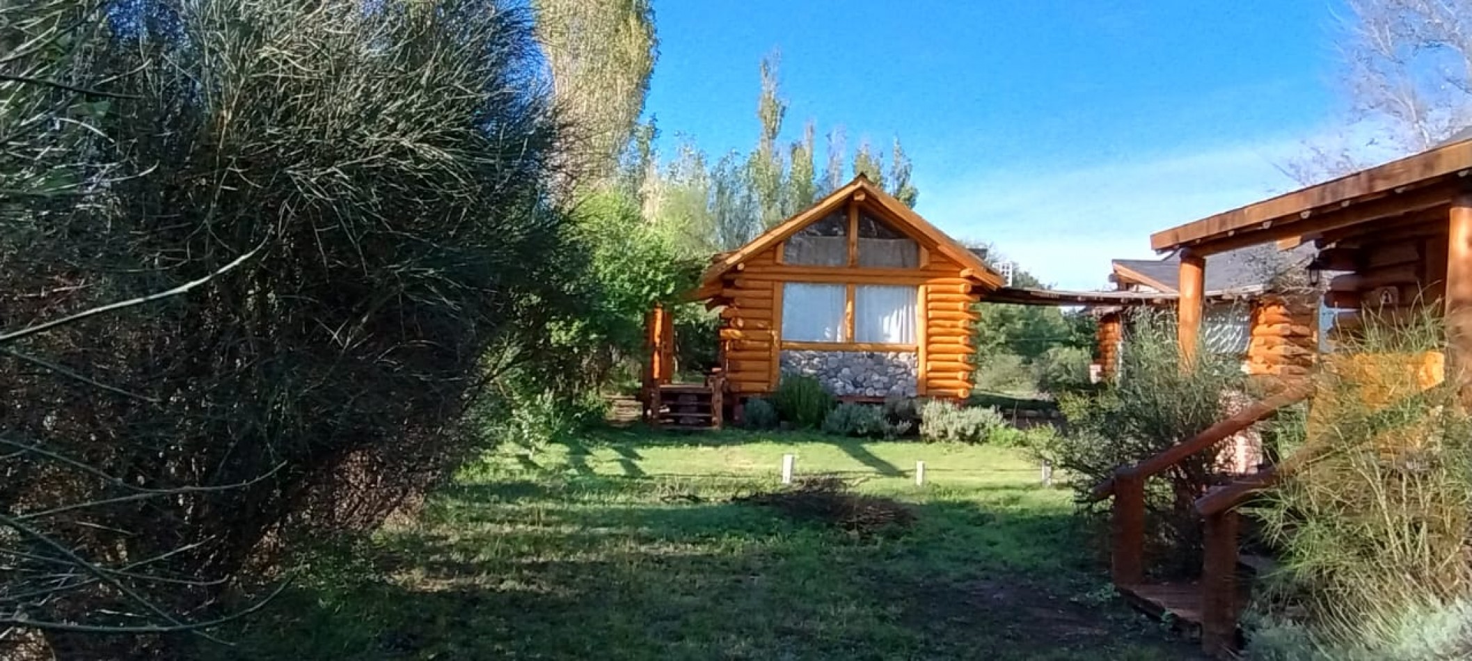 VENDE CASA Y 4 CABAÑAS EN SIERRAS MARIANAS VILLA DE LA QUEBRADA