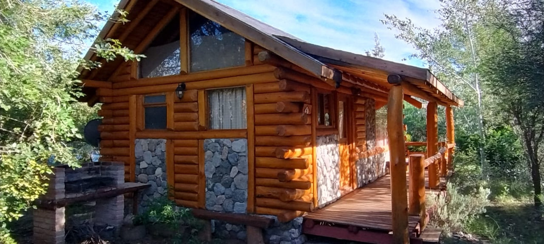 VENDE CASA Y 4 CABAÑAS EN SIERRAS MARIANAS VILLA DE LA QUEBRADA