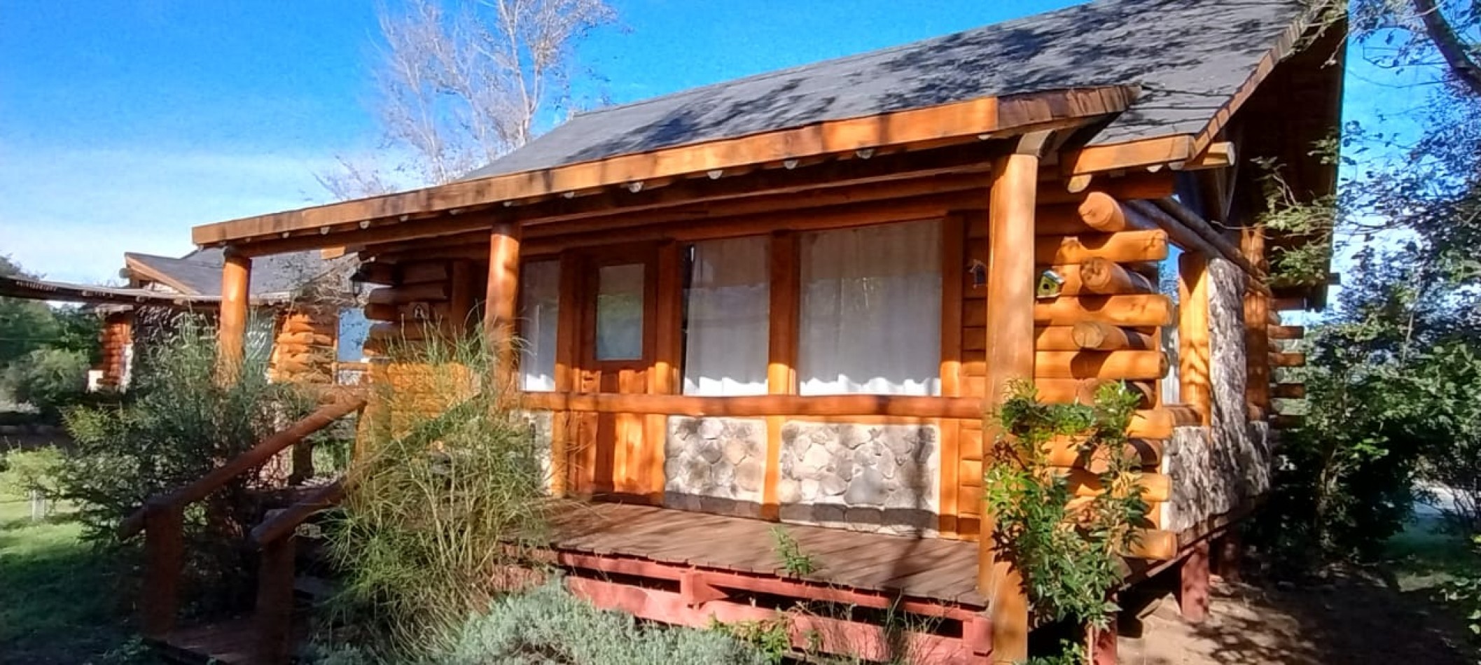 VENDE CASA Y 4 CABAÑAS EN SIERRAS MARIANAS VILLA DE LA QUEBRADA