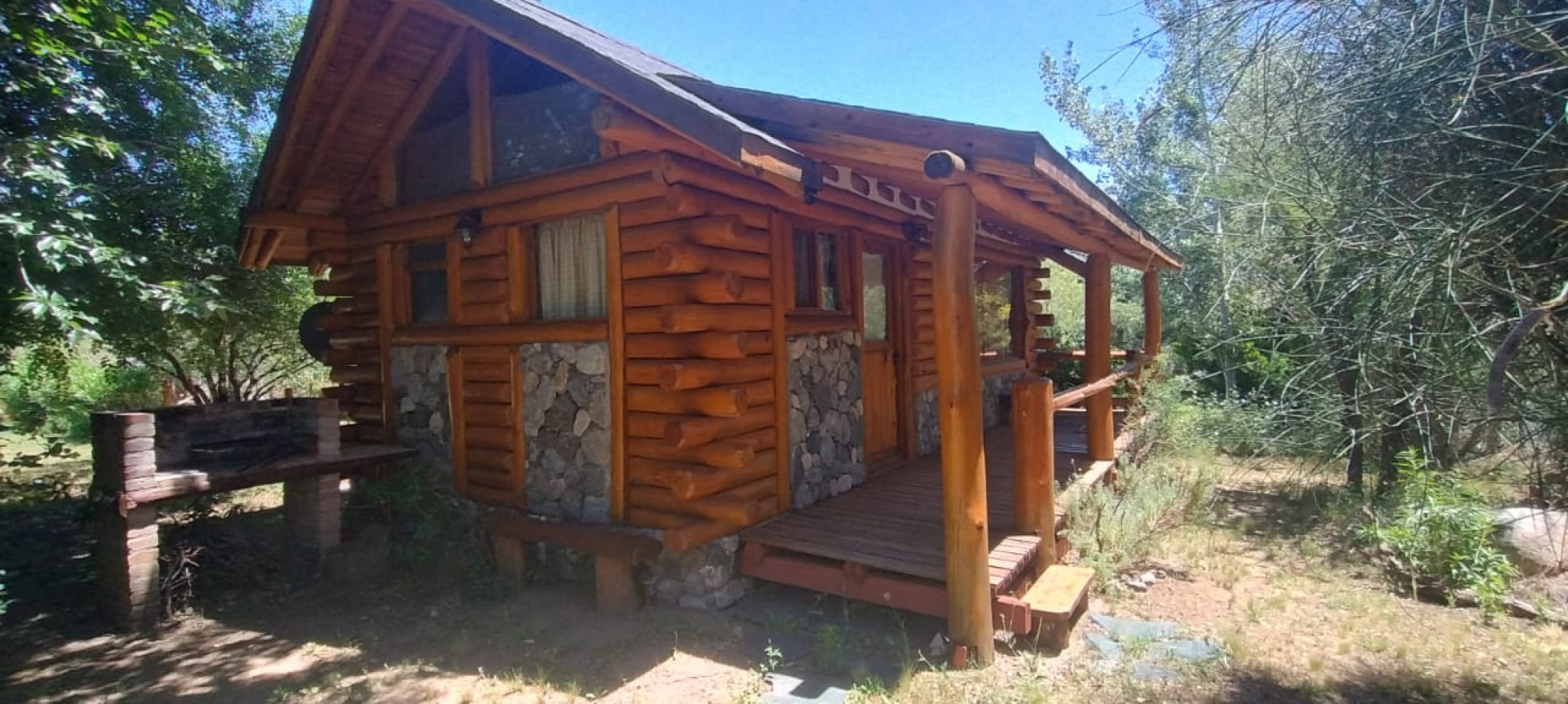VENDE CASA Y 4 CABAÑAS EN SIERRAS MARIANAS VILLA DE LA QUEBRADA