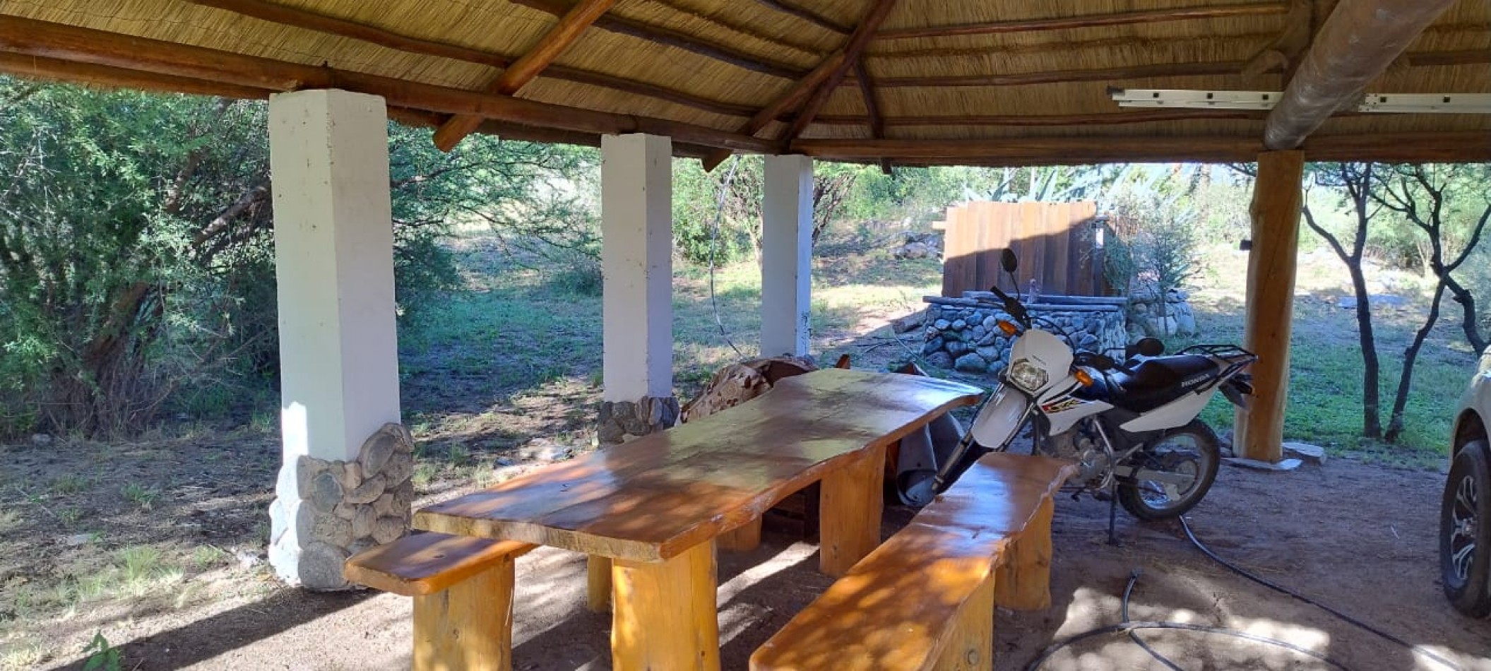 VENDE CASA Y 4 CABAÑAS EN SIERRAS MARIANAS VILLA DE LA QUEBRADA