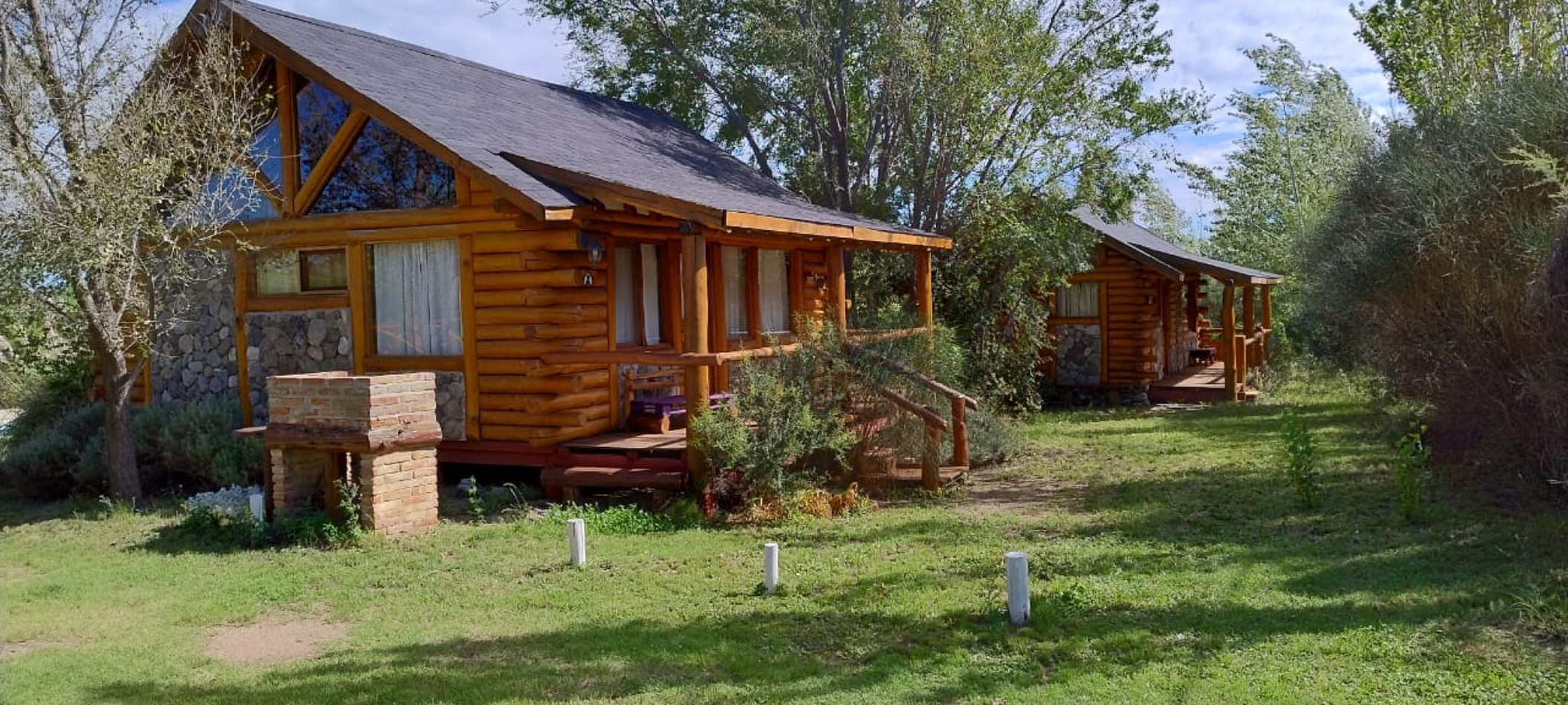 VENDE CASA Y 4 CABAÑAS EN SIERRAS MARIANAS VILLA DE LA QUEBRADA