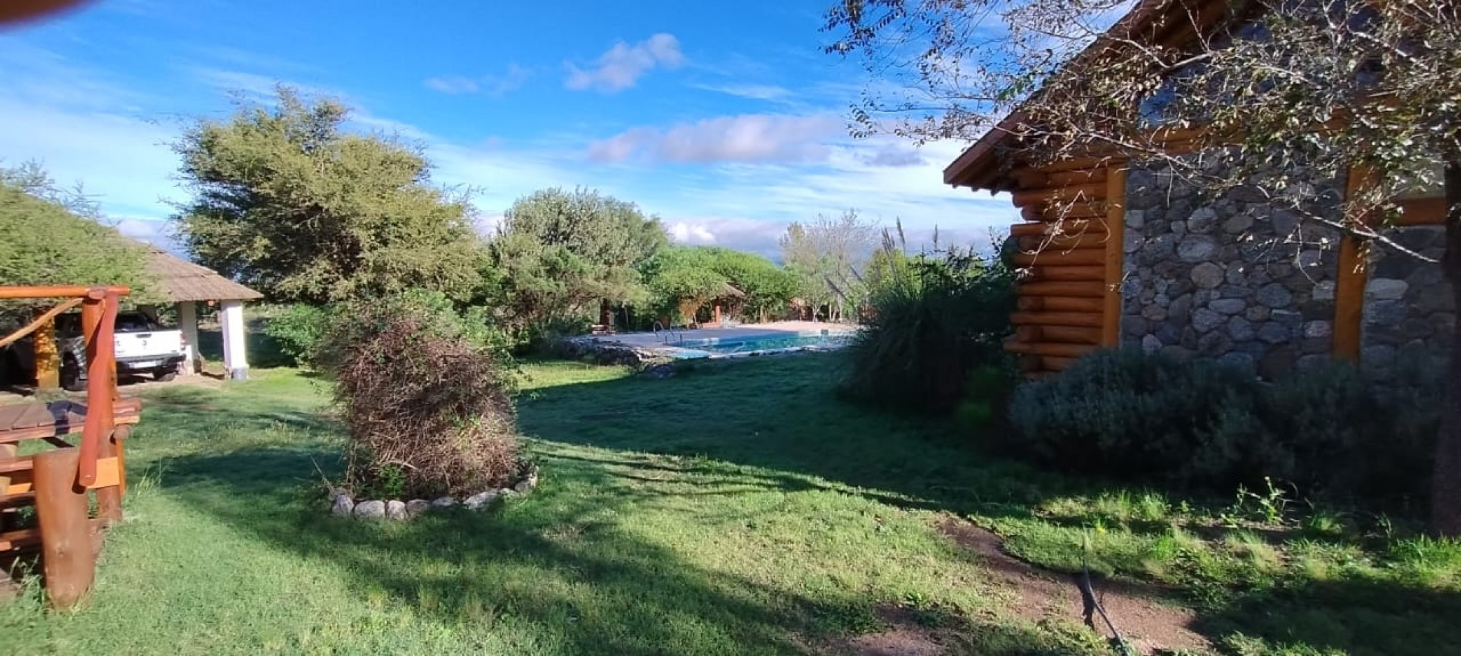 VENDE CASA Y 4 CABAÑAS EN SIERRAS MARIANAS VILLA DE LA QUEBRADA