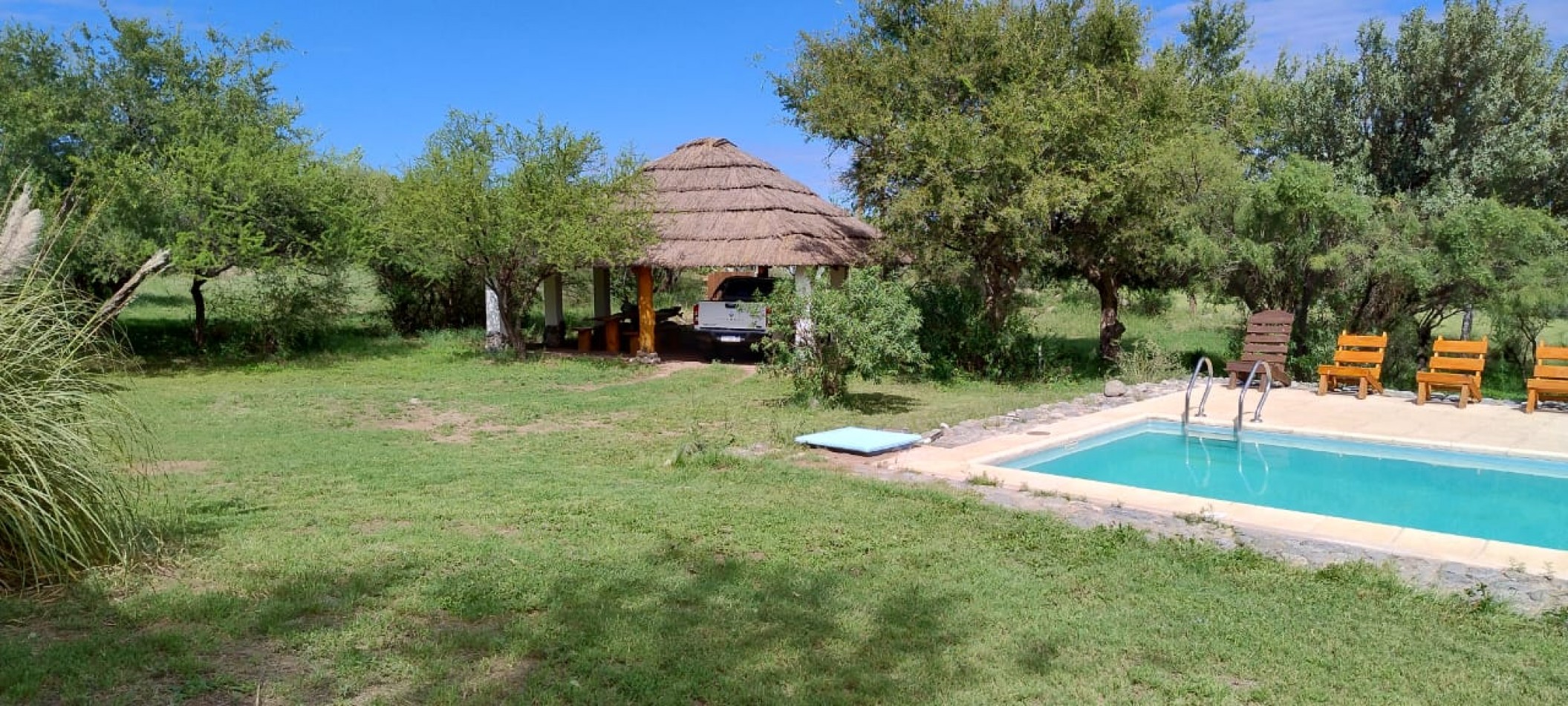 VENDE CASA Y 4 CABAÑAS EN SIERRAS MARIANAS VILLA DE LA QUEBRADA