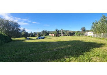 VENTA LOTE CON HERMOSA VISTA A LAS SIERRAS CHICAS SOBRE CALLE DE INGRESO PRINCIPAL 
